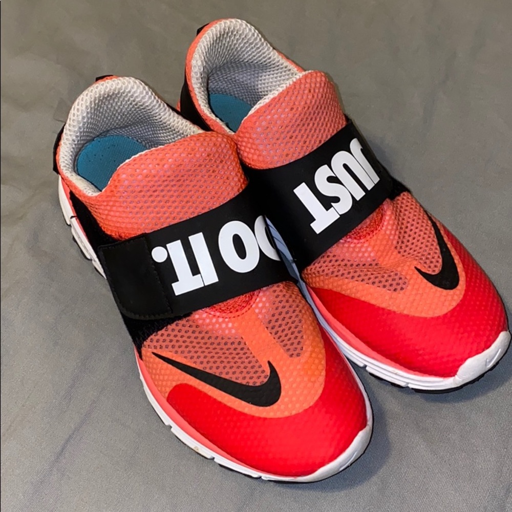 Nike LunarFly306 Just Do It Velcro in Crimson